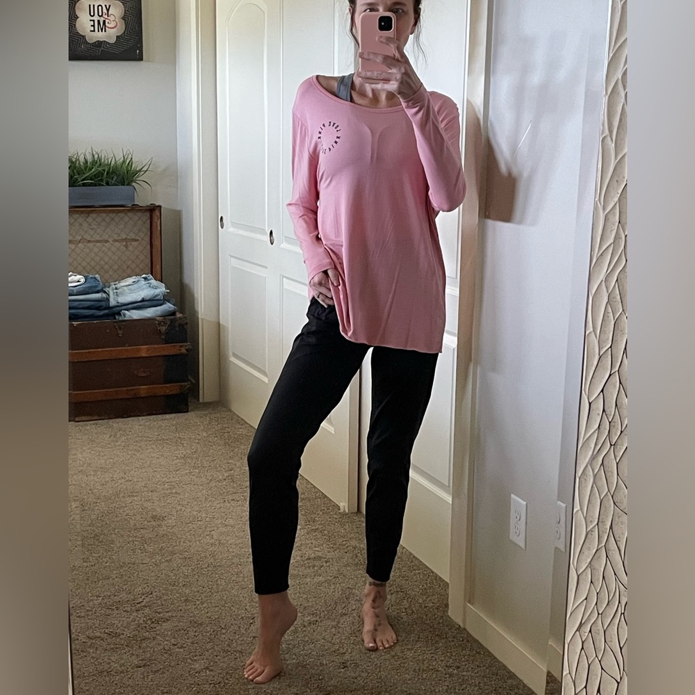 NWT VS Pink top 🔥
